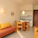 Ξενοδοχείο με διαμερίσματα Laura 3*