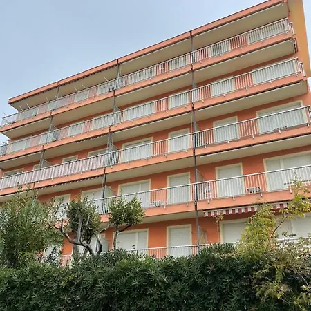 Laura アパートホテル ボルディゲーラ