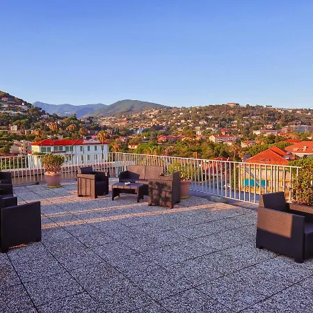 Ξενοδοχείο με διαμερίσματα Laura 3*