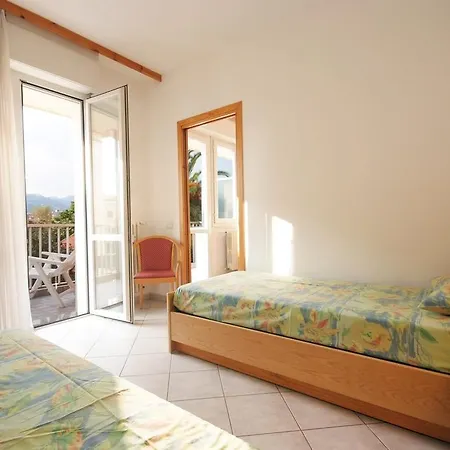 Ξενοδοχείο με διαμερίσματα Laura 3*