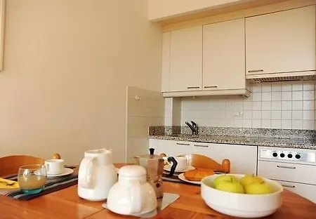 アパートホテル Laura 3*