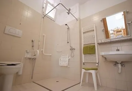 Ξενοδοχείο με διαμερίσματα Laura