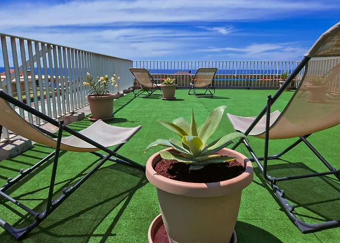 Aparthotel Laura 3*