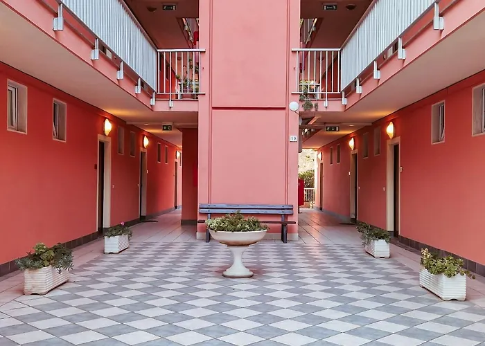 Aparthotel Laura 3*